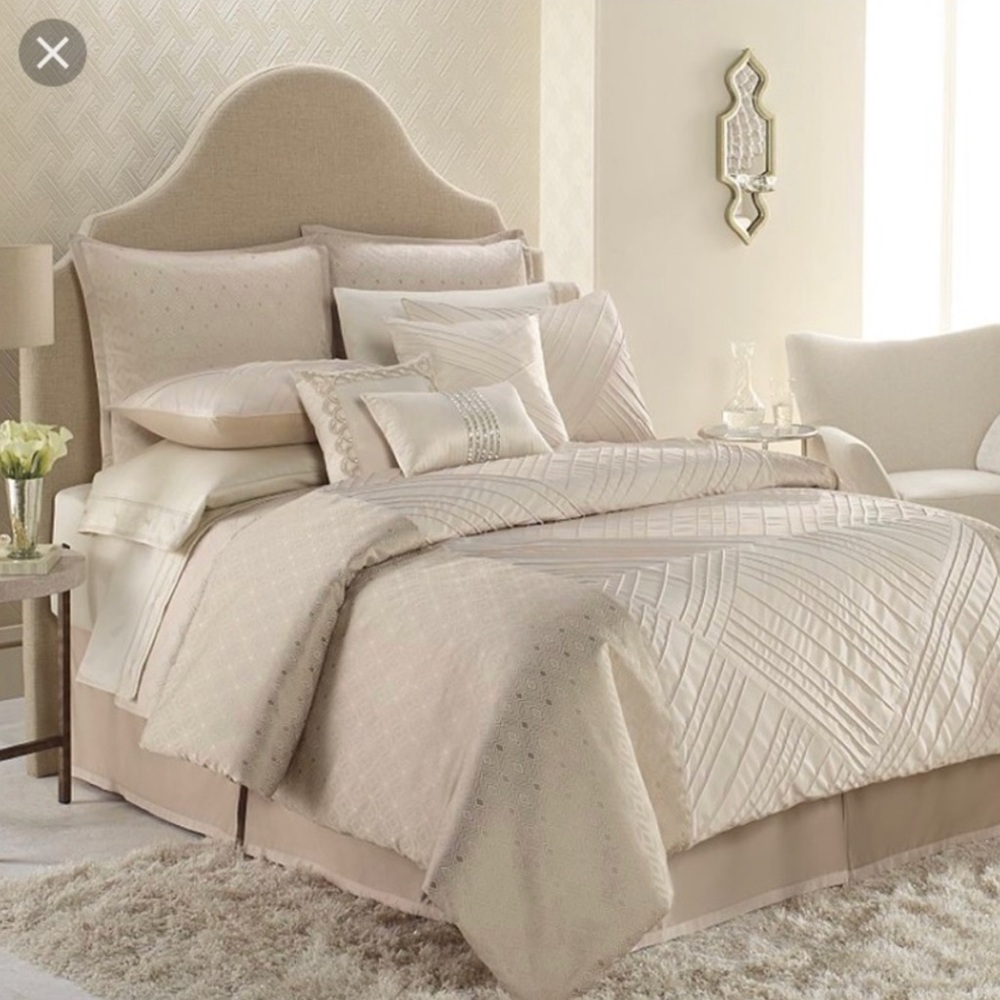Jennifer Lopez king comforter w shams and bed skirt.